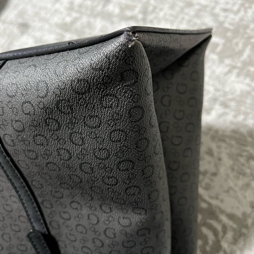 Guess purse - Picture 9 of 9